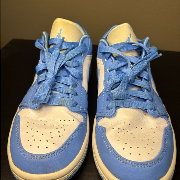 Air Jordan 1 Low UNC Women’s Size 7 / Men 5.5Y (2024) AO9944-441 University Blue - Picture 2 of 8